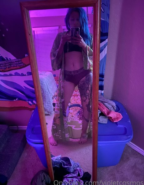 Foto di nudo di fuga di OnlyFans di Violetcosmos