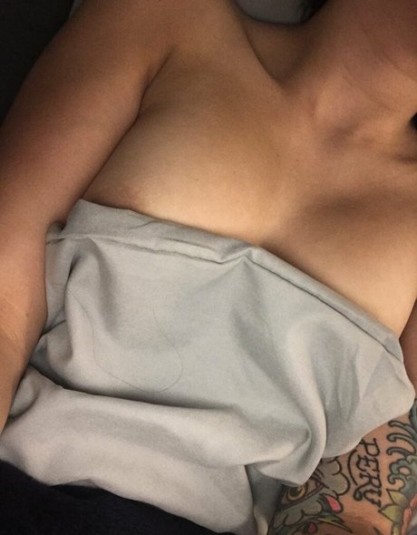 Foto di nudo di fuga di OnlyFans di Cherrytatts