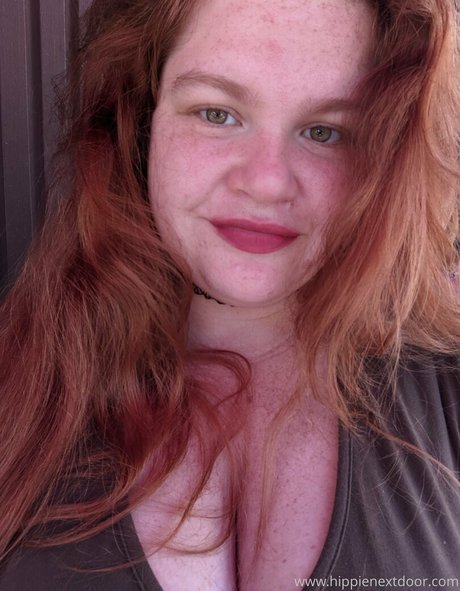 Foto di nudo di fuga di OnlyFans di Hippienextdoor