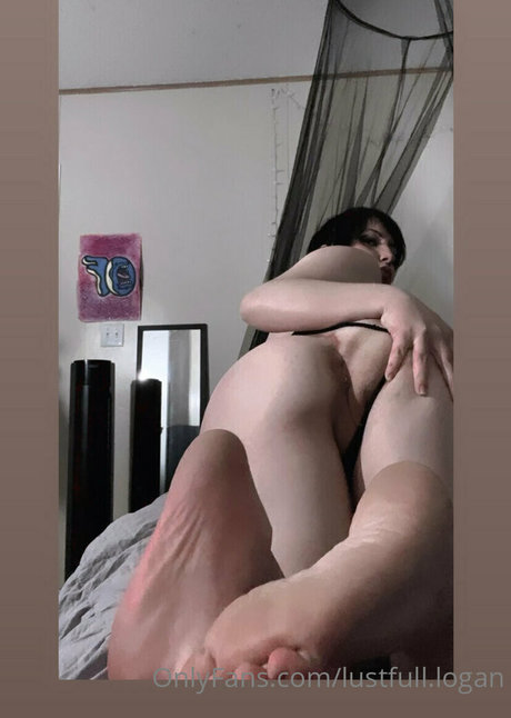 Foto di nudo di fuga di OnlyFans di Lustfulllogan