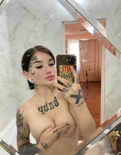 Foto di nudo di fuga di OnlyFans di Alisex
