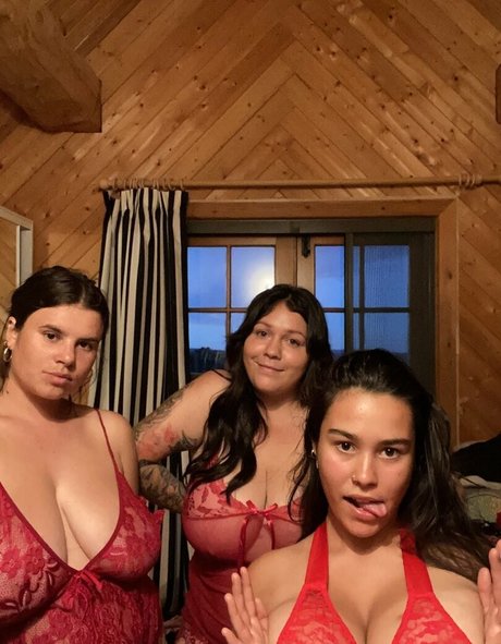 Foto di nudo di fuga di OnlyFans di Mirra R
