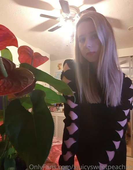 Foto di nudo di fuga di OnlyFans di Xjuicysweetpeachxo