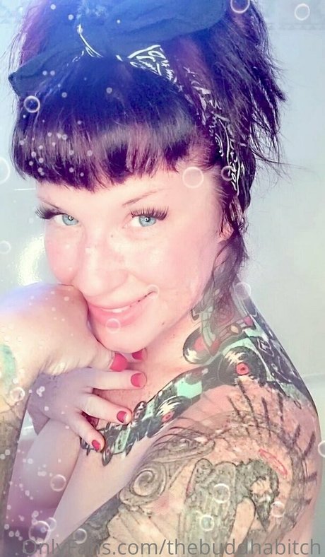 Foto di nudo di fuga di OnlyFans di Thebuddhabitch