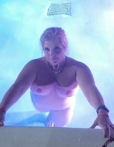 Neokblondehotwife