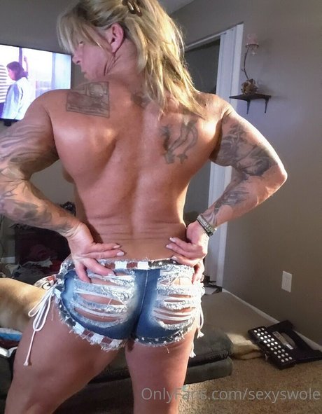 Foto di nudo di fuga di OnlyFans di Sexyswole