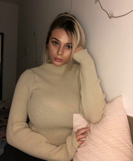 Foto di nudo di fuga di OnlyFans di Andelika