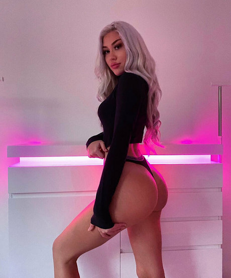 Foto di nudo di fuga di OnlyFans di Luisakrpp