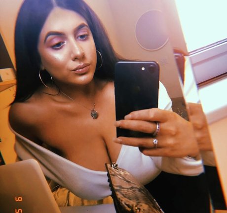 Foto di nudo di fuga di OnlyFans di Beth G