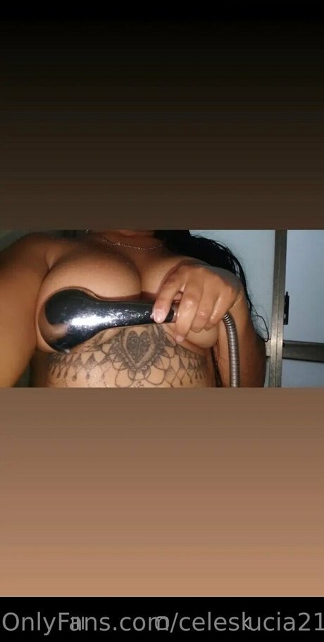 Foto di nudo di fuga di OnlyFans di Celeslucia21
