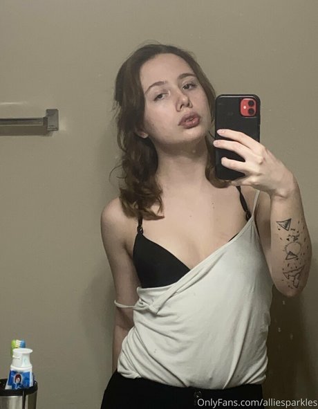 Foto di nudo di fuga di OnlyFans di Alliesparkles