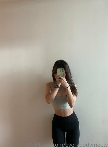 Foto di nudo di fuga di OnlyFans di Everybodymeow