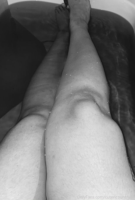 Foto di nudo di fuga di OnlyFans di Cutencountry88