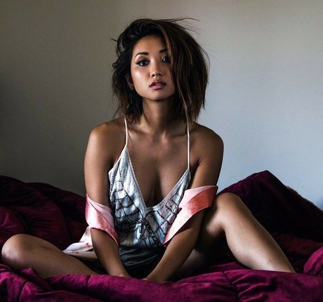 Foto di nudo di fuga di OnlyFans di Brenda Song