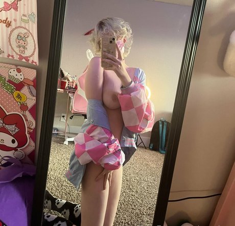Foto di nudo di fuga di OnlyFans di Erenbun