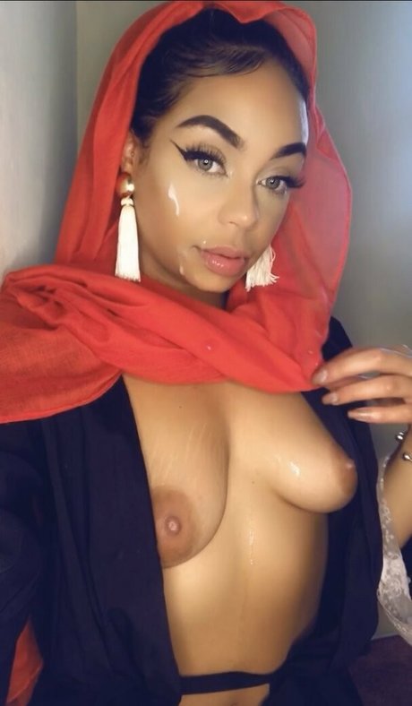 Foto di nudo di fuga di OnlyFans di Madison Khan