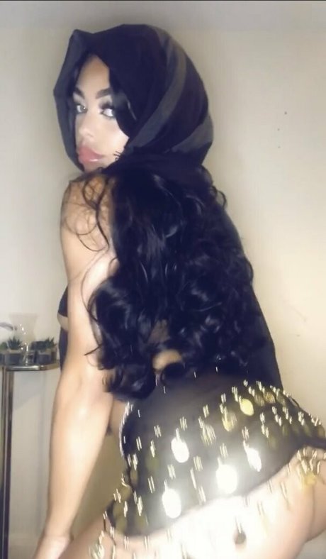 Foto di nudo di fuga di OnlyFans di Madison Khan