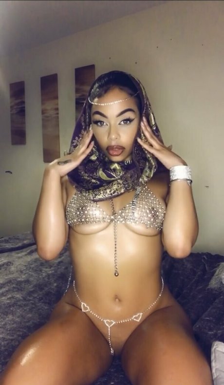 Foto di nudo di fuga di OnlyFans di Madison Khan