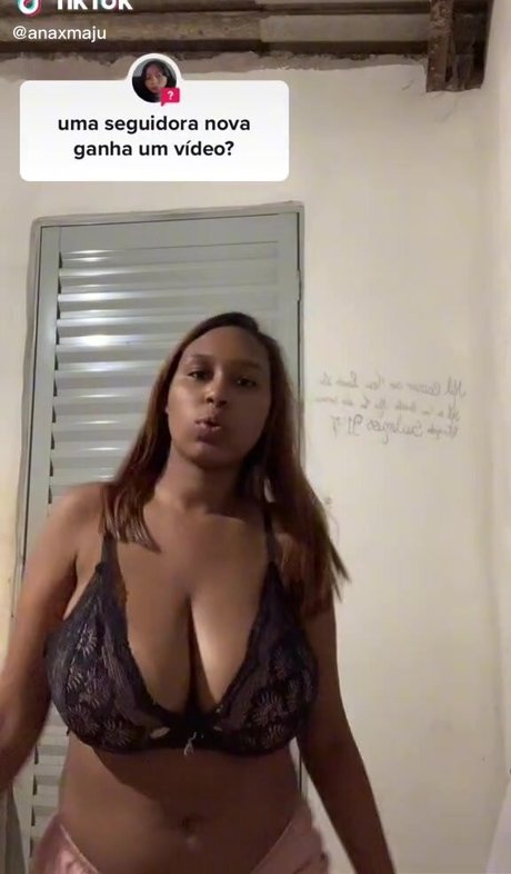 Foto di nudo di fuga di OnlyFans di Aninhaxmaju
