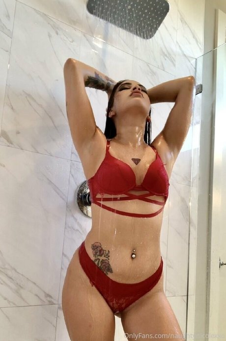 Foto di nudo di fuga di OnlyFans di Naughtynicolexxo