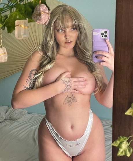 Foto di nudo di fuga di OnlyFans di Silkylace0