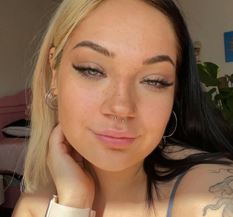 Foto di nudo di fuga di OnlyFans di Beesbooty