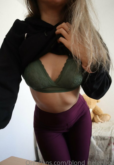 Foto di nudo di fuga di OnlyFans di Blondneighbor