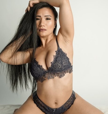 Foto di nudo di fuga di OnlyFans di Tina Kham