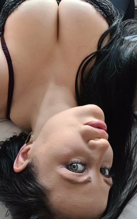Foto di nudo di fuga di OnlyFans di Larajadedeene