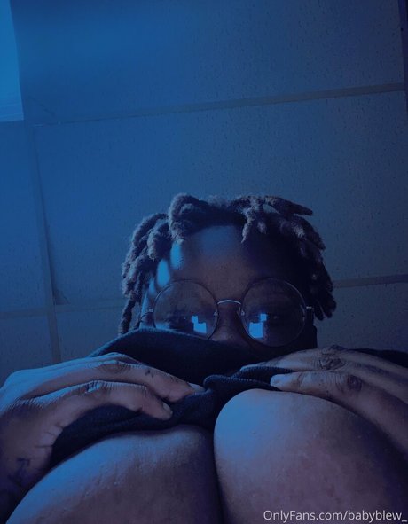 Foto di nudo di fuga di OnlyFans di Marsxbluefree