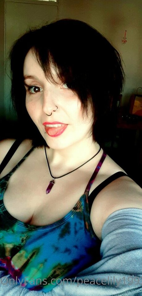 Foto di nudo di fuga di OnlyFans di Peacelily1993