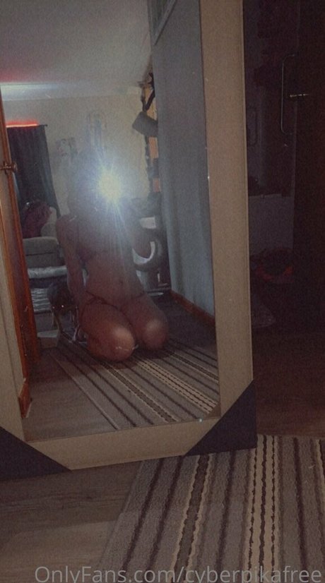 Foto di nudo di fuga di OnlyFans di Cyberpikafree