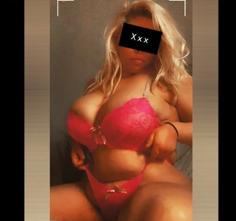 Foto di nudo di fuga di OnlyFans di Susannah Elizabeth
