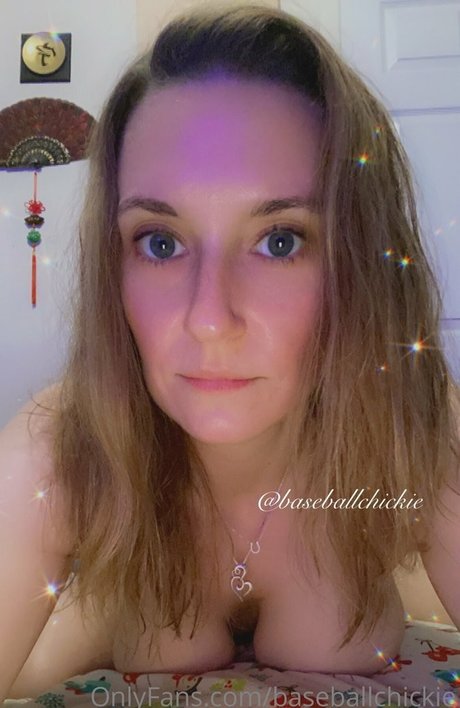 Foto di nudo di fuga di OnlyFans di Baseball Chickie