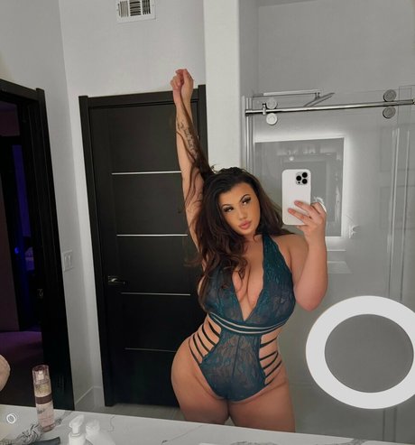 Foto di nudo di fuga di OnlyFans di Nightlynessa