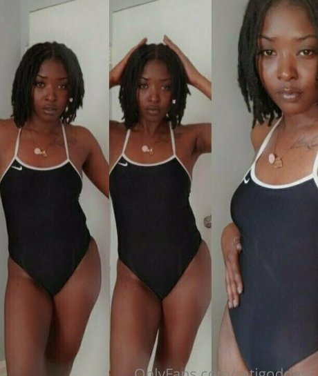 Foto di nudo di fuga di OnlyFans di Ratigoddest