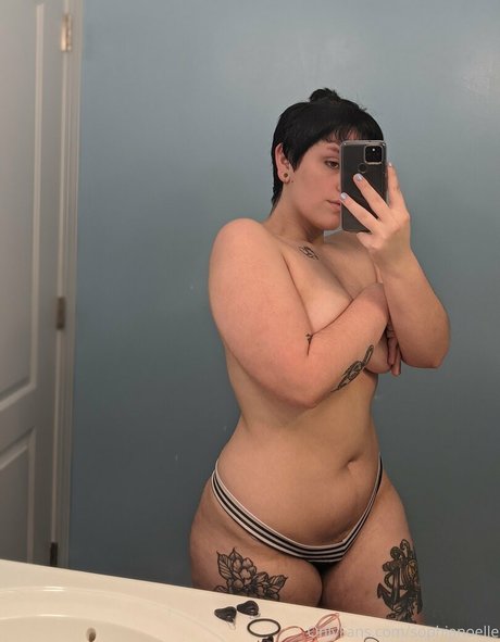 Foto di nudo di fuga di OnlyFans di Basilbabyy