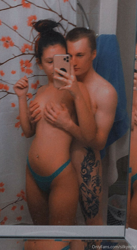 Foto di nudo di fuga di OnlyFans di Silkyvinyl