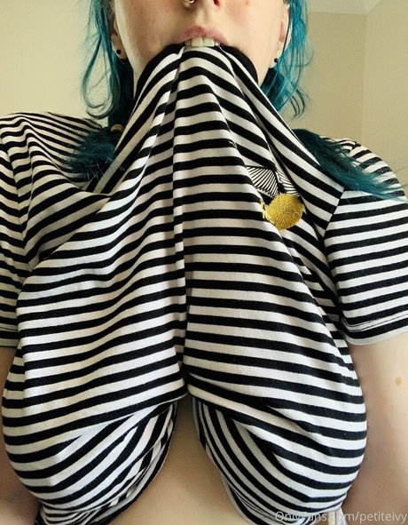 Foto di nudo di fuga di OnlyFans di Petiteivy