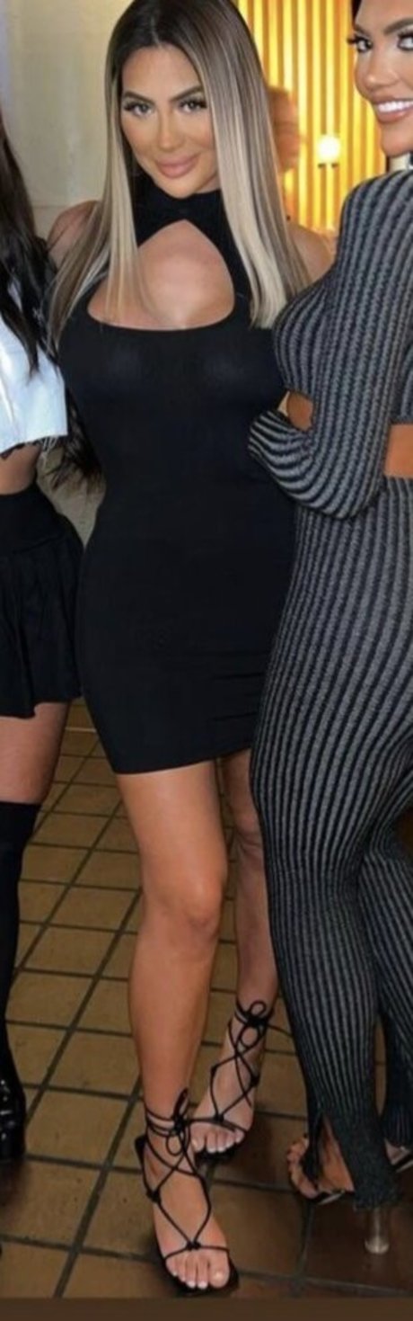Foto di nudo di fuga di OnlyFans di Chloe Ferry