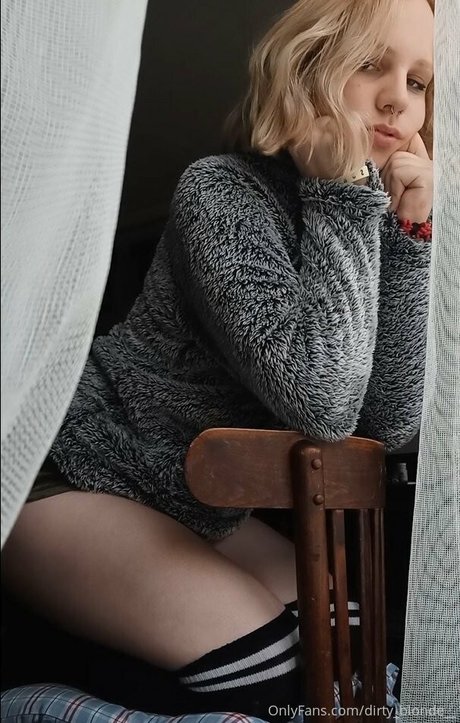 Foto di nudo di fuga di OnlyFans di Dirtyblonde