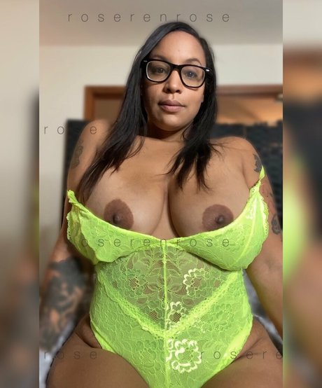 Foto di nudo di fuga di OnlyFans di Roserenrose