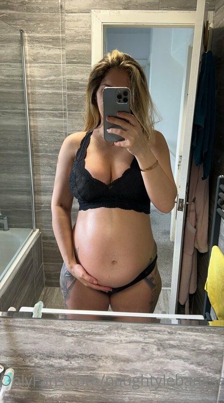 Foto di nudo di fuga di OnlyFans di Naughtylebanese