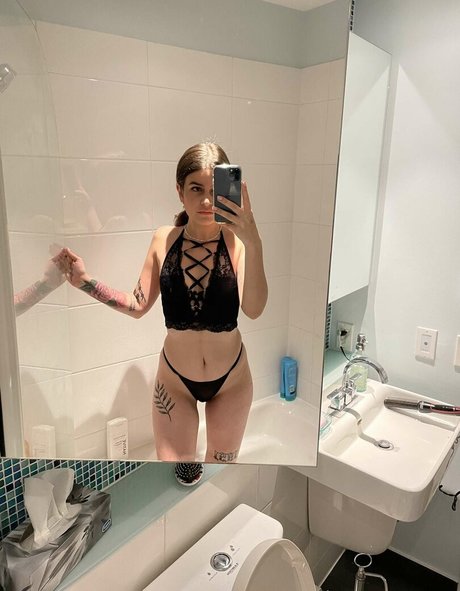 Foto di nudo di fuga di OnlyFans di Jenncion