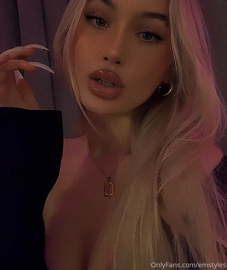 Dressupblondie