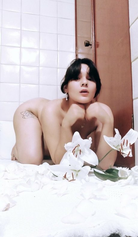Foto di nudo di fuga di OnlyFans di Usaguisamy