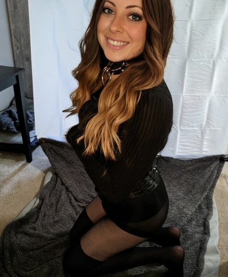 Foto di nudo di fuga di OnlyFans di Ponycd