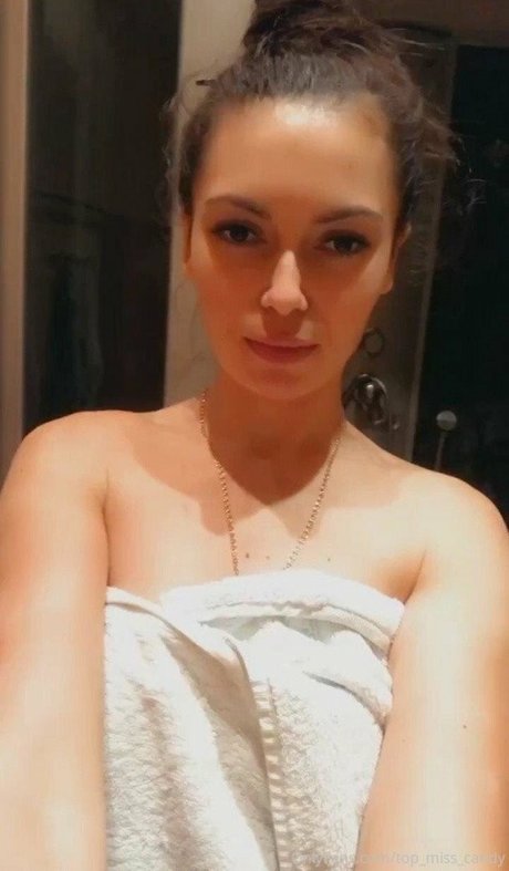 Foto di nudo di fuga di OnlyFans di Tatilover