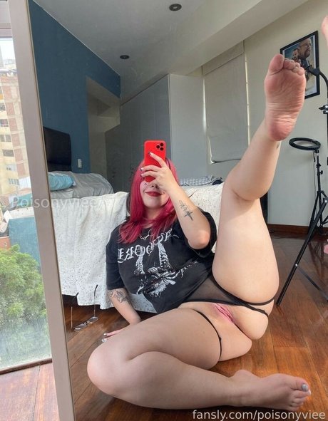 Foto di nudo di fuga di OnlyFans di Poisonyviee