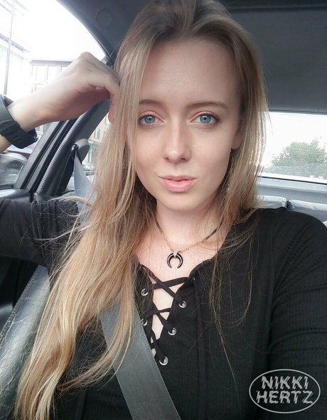 Foto di nudo di fuga di OnlyFans di Thenikkihertz